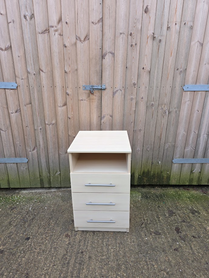 3 drawer bedside cabinet