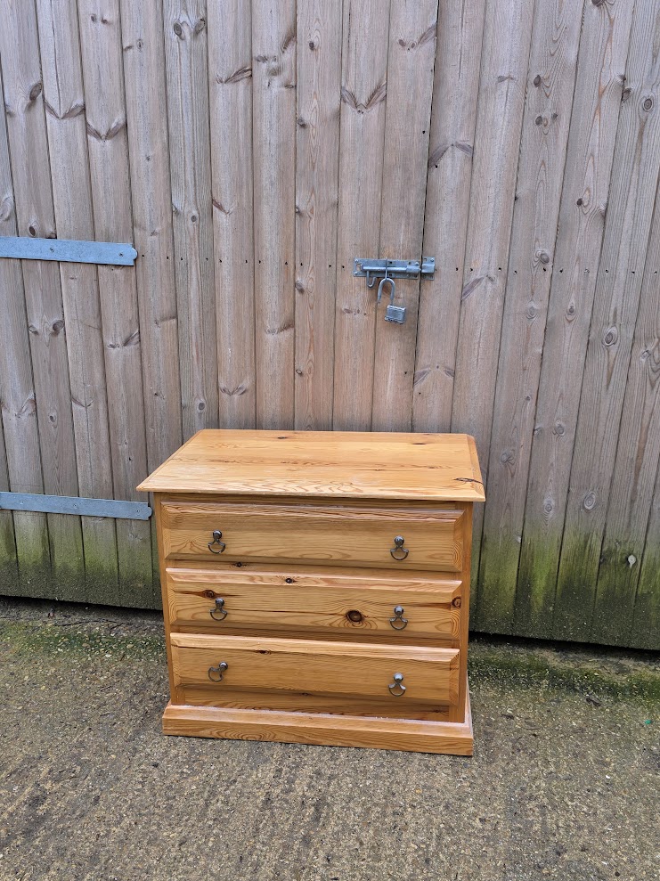 Pine 3 drawer chest