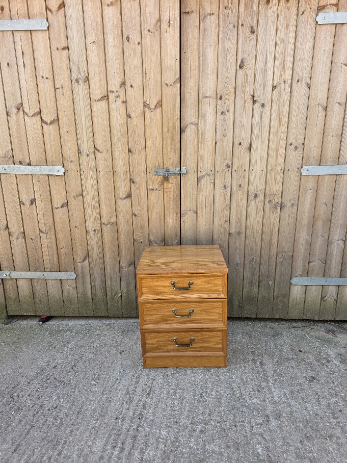 Singular G-plan bedside table