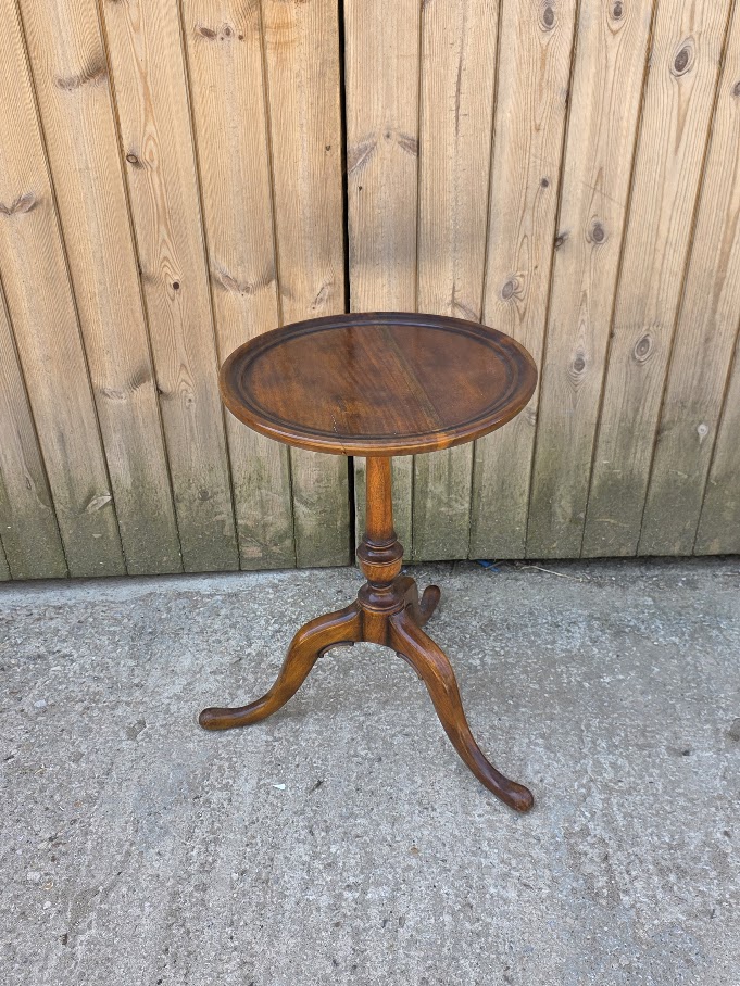 Georgian style Antique mahogany tripod table with circular dish top