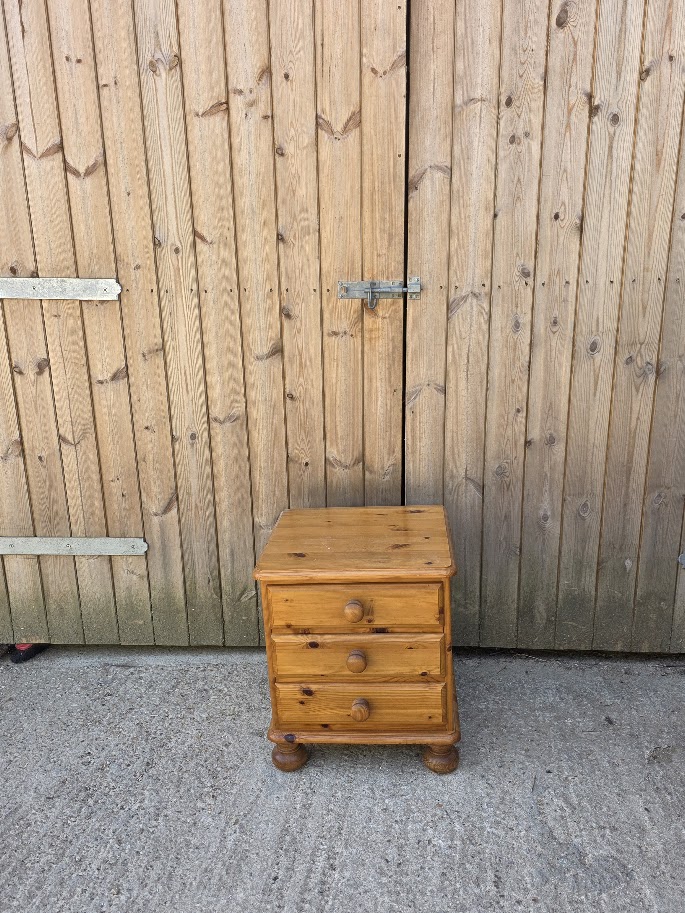 Singular pine bedside table