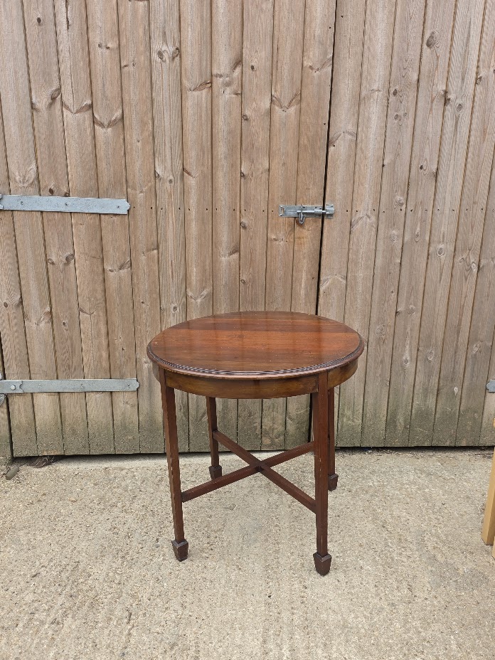 Edwardian circular occasional table on tapering legs