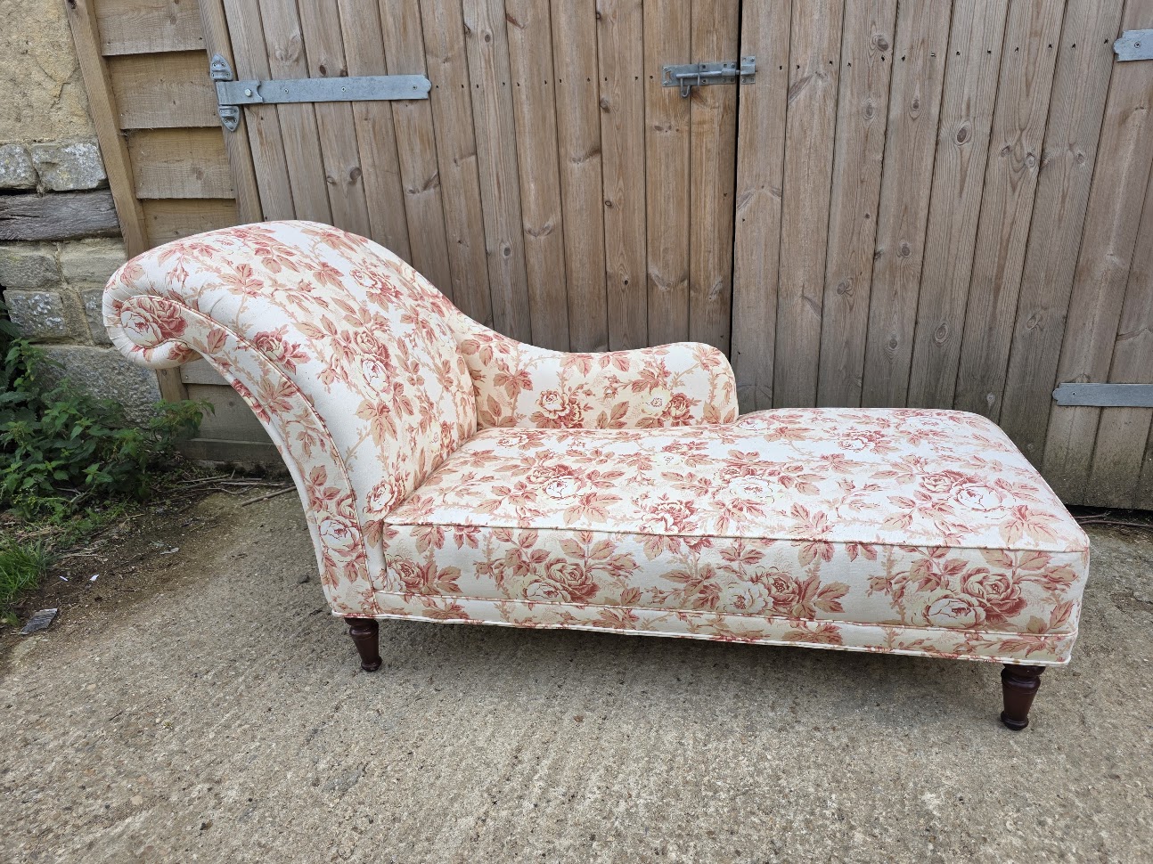 Vintage chaise lounge